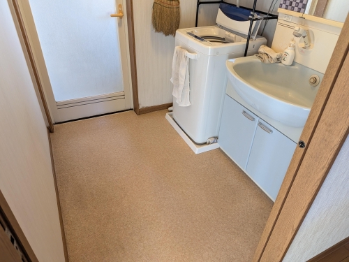 洗面所とトイレのクロス張替え